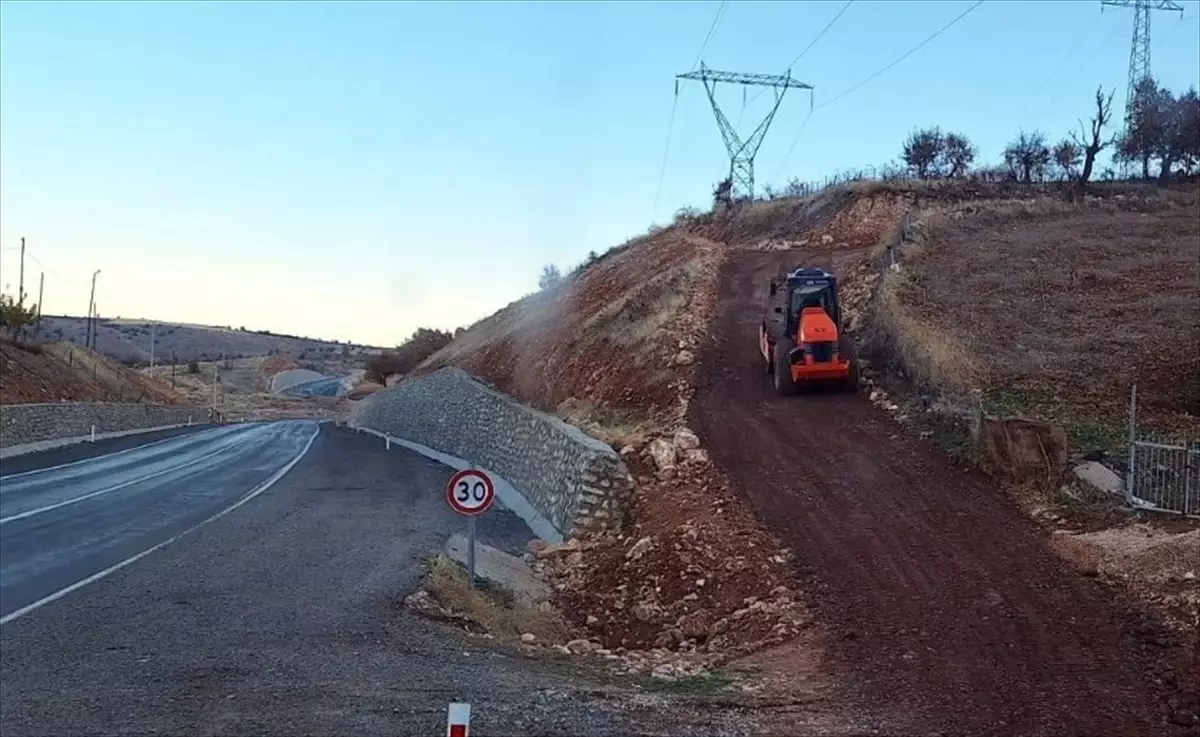 Siirt'te Köy Yollarında Yenileme Çalışmaları
