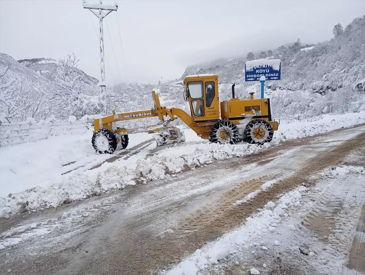 Kar Yağışı Nedeniyle 303 Köy Yolu Kapandı