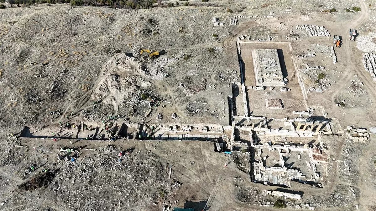 Blaundos Antik Kenti'nde Hadrianus'a Ait Kitabe Bulundu