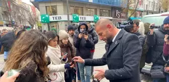 Zafer Partisi Kadına Yönelik Şiddete Dikkat Çekmek İçin Biber Gazı Dağıttı