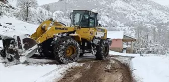 Kar Yağışı 163 Yerleşim Yerinin Yolunu Kapattı