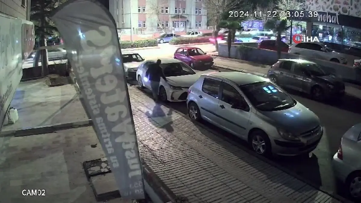 Çorum'da Gece Yarısı 13 Aracın Aynasını Kıran Şahıs Gözaltına Alındı