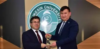 Kazakistan Başkonsolosu Balıkesir Üniversitesini Ziyaret Etti