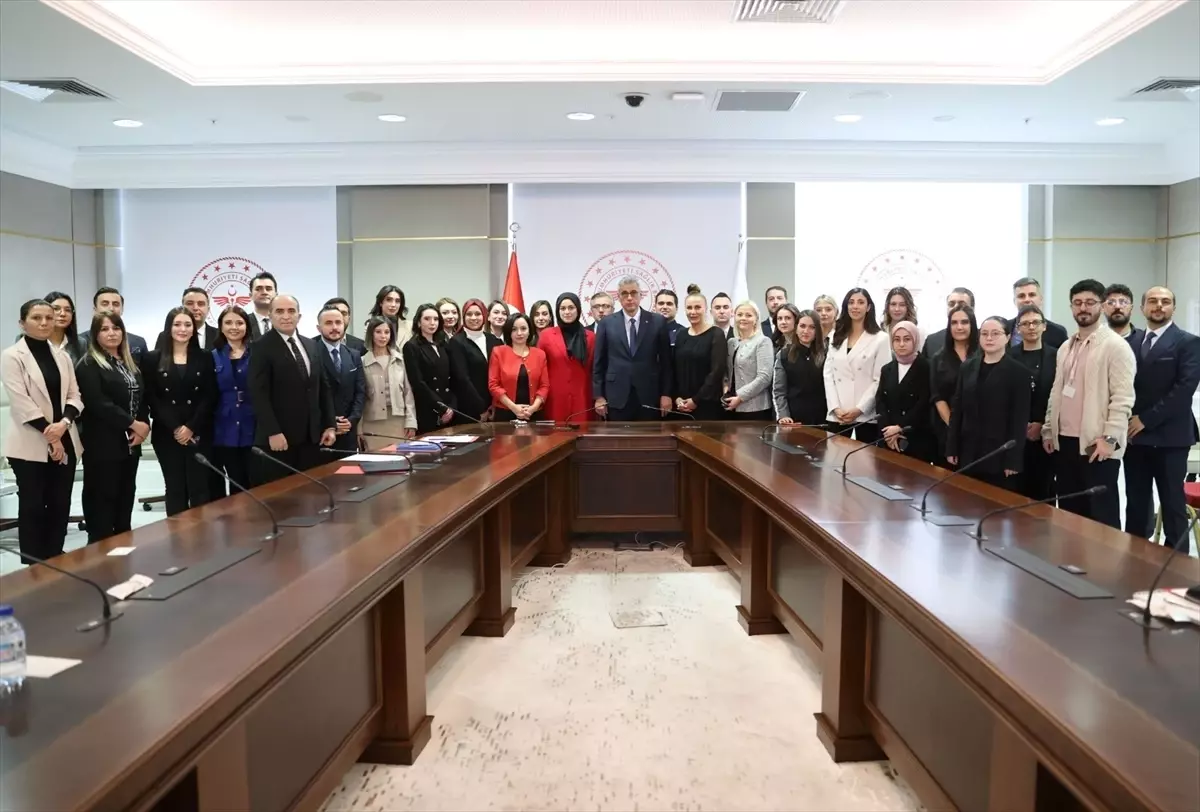 Sağlık Bakanı Memişoğlu, basın mensuplarıyla bir araya geldi