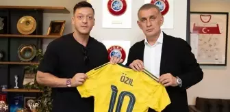 Mesut Özil'den TFF başkanlığı iddialarına yanıt