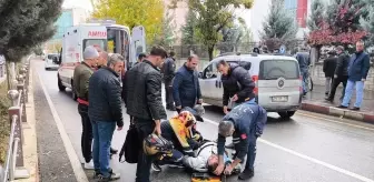 Siirt'te Motosiklet ve Minibüs Çarpıştı: Sürücü Yaralandı