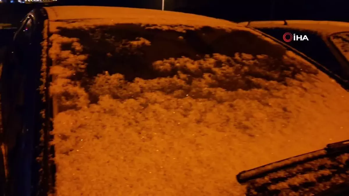 Elazığ'da Soğuk Hava Araç Camlarını Buz Tuttu