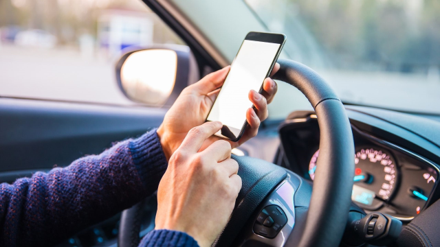 Trafik cezaları 2025'te ne kadar olacak? Emniyet kemeri takmama, arabada cep telefonu kullanma ve kırmızı ışıkta geçme cezası kaç TL?