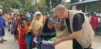 Avrupa Yetim Eli Derneği'nden Arakanlı Mültecilere Yardım