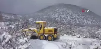 Elazığ'da Kapalı Köy Yollarının Açılması İçin Çalışmalar Devam Ediyor