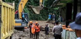 Endonezya'nın Sumatra Adası'nda Sel ve Heyelan Felaketi: 27 Ölü