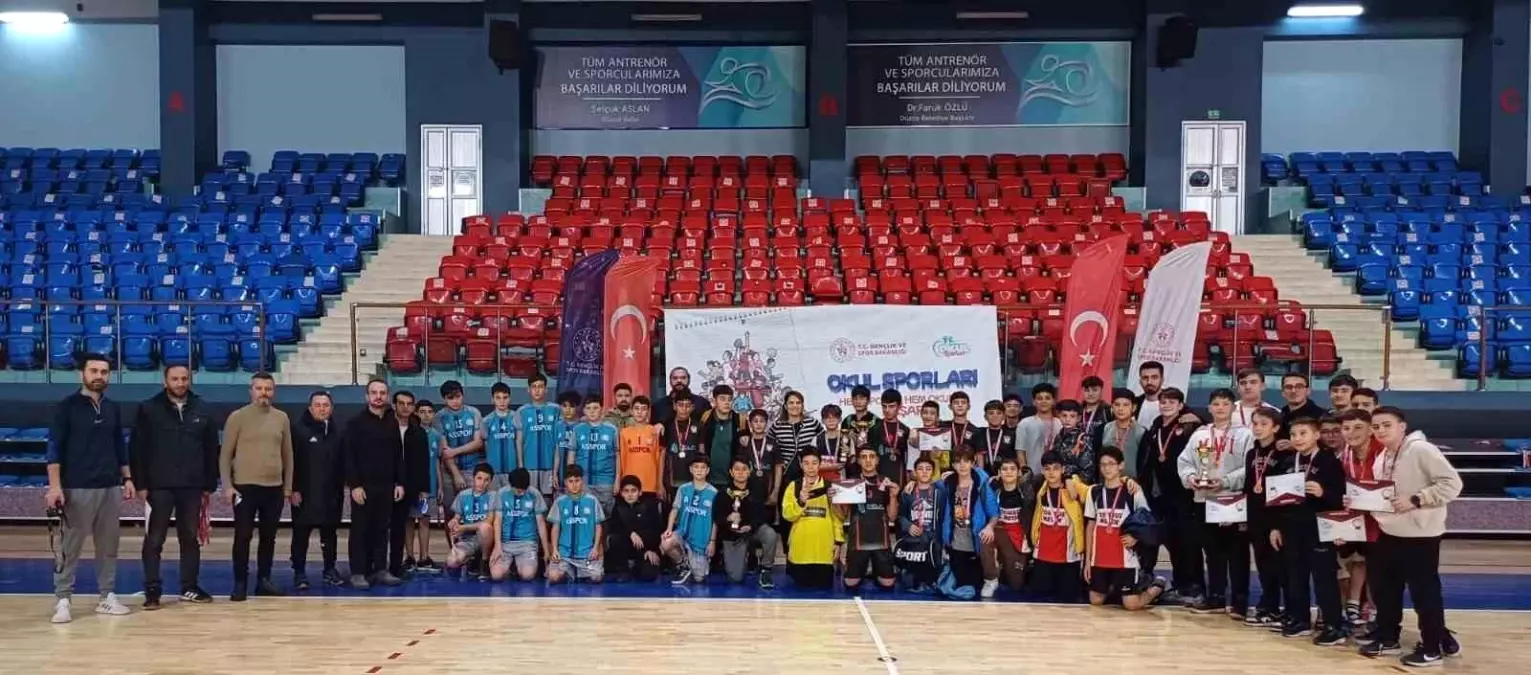 Düzce'de Yıldız Erkekler Hentbol Müsabakaları Tamamlandı