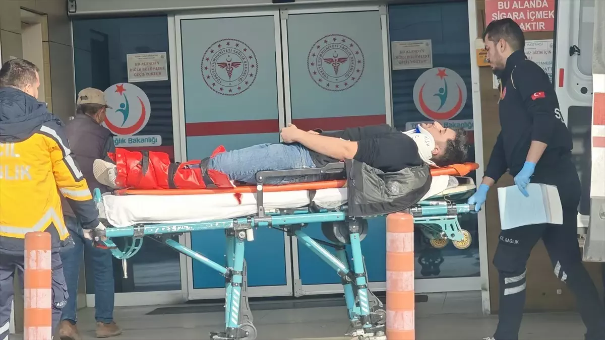 İnegöl'de Motosikletten Düşen Genç Yaralandı