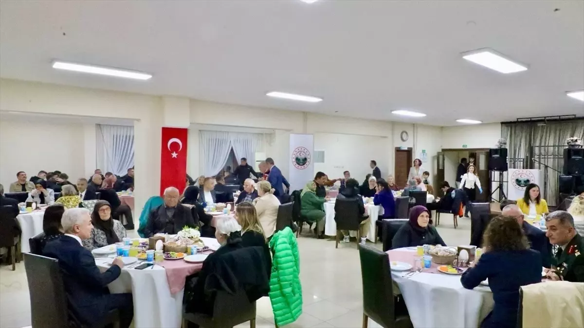 Kırklareli Valisi Turan, şehit aileleri ve gazilerle bir araya geldi