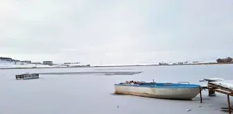 Sivas'ta Hafik Gölü Buzla Kaplandı