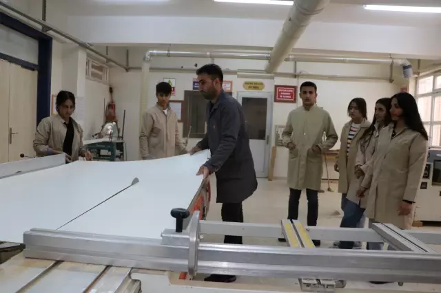 This vocational high school in Van is like a factory, with revenues reaching 5 million lira