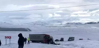 Ardahan'da Buzlanma Nedeniyle Tır Kazası