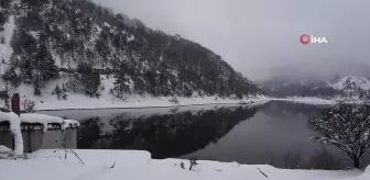 Sünnet Gölü'nde Kış Güzelliği