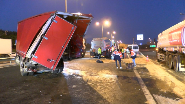 TEM Otoyolu'nda trafiği felç eden kaza