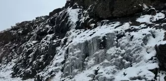 Yozgat'ta Soğuk Hava Buz Sarkıtları Oluşturdu