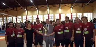 Aksu Fen Lisesi, Öğretmenler Arası Voleybol Turnuvası'nın Şampiyonu Oldu