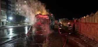 Diyarbakır'da Park Halindeki Tırda Yangın Çıktı