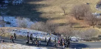 Yüksekova'da Atletizm Kursu Sporcuları Yeni Asfalt Yolda Antrenman Yaptı