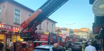 Kadıköy'de Ahşap Binada Yangın Çıktı