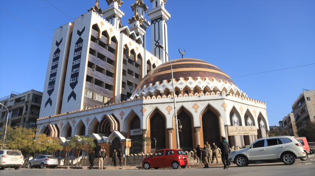 Muhaliflerin ilerleyişi sürüyor! İdlib'in stratejik öneme sahip ilçesi ele geçirildi