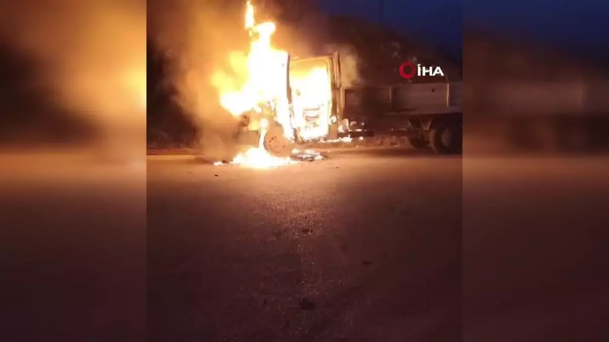 Çorum'da Seyir Halindeki Kamyonet Yandı