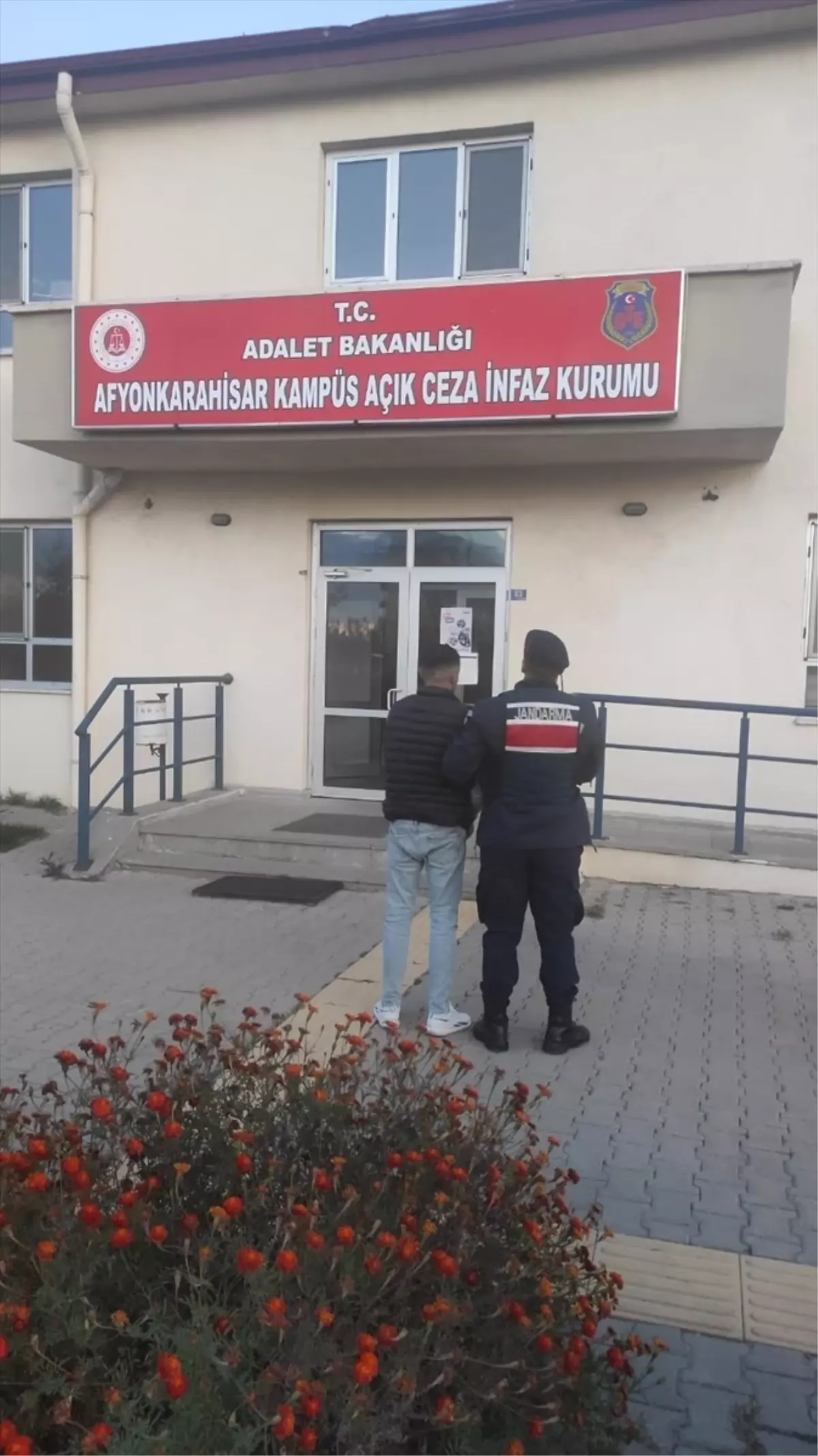 Firari Hükümlü Afyonkarahisar'da Yakalandı