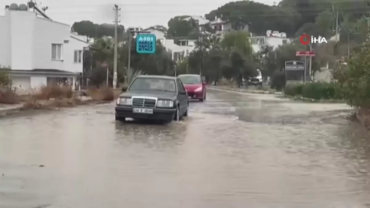 Ayvalık'ta Sağanak Yağış, Balıkçı Teknesi Battı