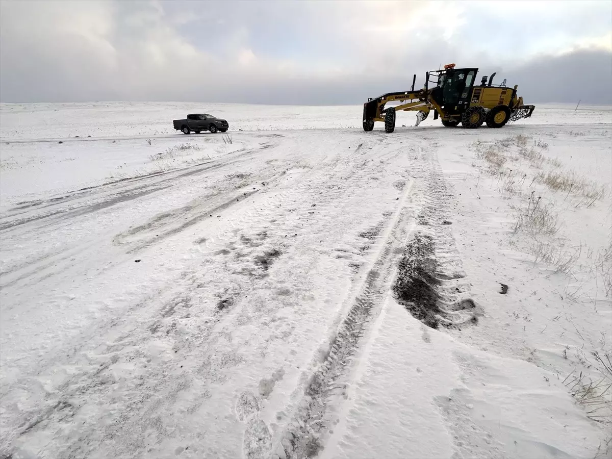 Ardahan'da Kış Şartlarına Direnen Vedat Topçu'nun Özverili Çalışması