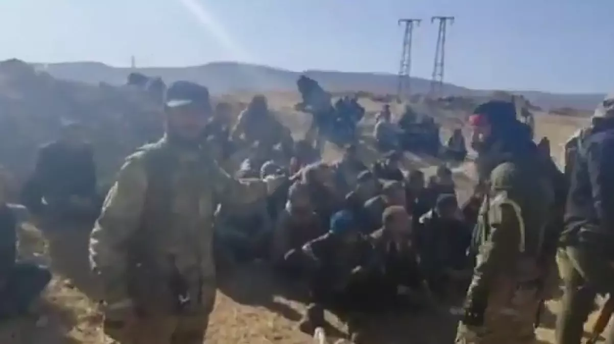 Muhalifler, Hanaser'de 30 rejim askerini esir aldı