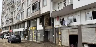 Rize'de tahliye edilen apartmanın sakinleri yeni heyelan riskine karşı uyarılıyor