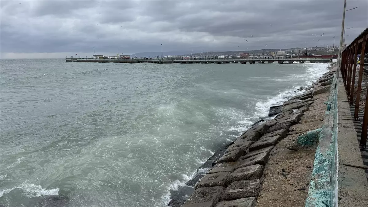 Tekirdağ'da Sert Poyraz Deniz Ulaşımını Olumsuz Etkiliyor