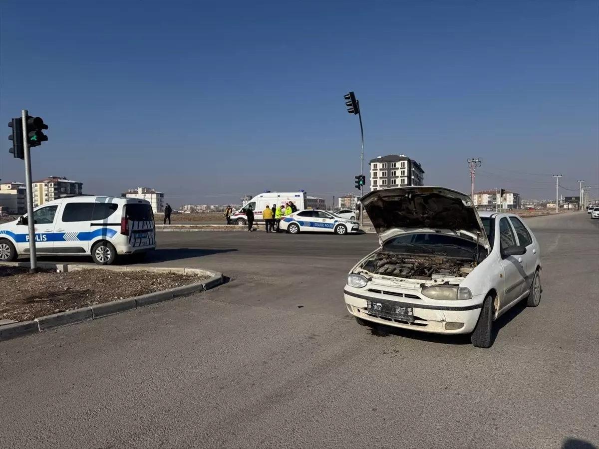 Aksaray'daki Trafik Kazalarında 4 Kişi Yaralandı