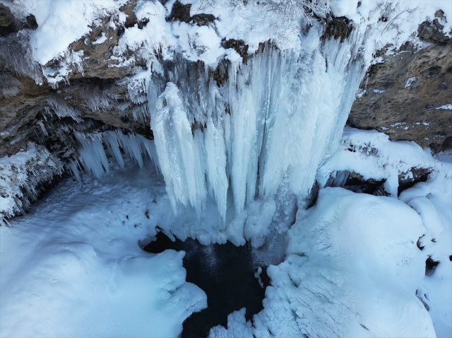 Air temperature minus 20 degrees: The waterfall has frozen