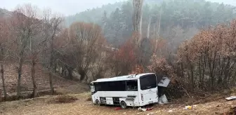 Kütahya'da İşçi Taşıyan Midibüs Şarampole Devrildi: 1 Ölü, 7 Yaralı