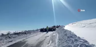 Muş'ta Erken Yağan Kar 2 Bin Koyunun Mahsur Kalmasına Neden Oldu