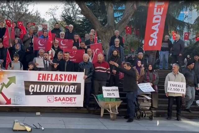 The Saadet Party protested the economic policies 23 years later by throwing cash registers