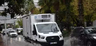 Antalya'da Yağışlar Su Birikintilerine Neden Oldu