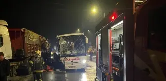 Denizli'de Otobüs ve Tır Çarpıştı: 1 Ölü, 20 Yaralı