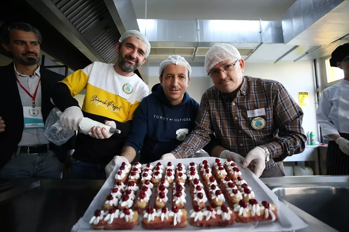 Bursa'da işitme engelli bireyler işaret diliyle tarifleri öğrenip yemek yaptı