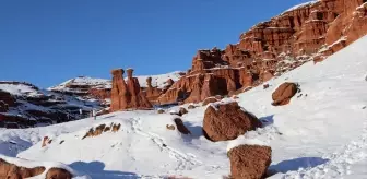 Kar Yağışıyla Beyaza Bürünmüş Narman Peribacaları Ziyaretçilerini Bekliyor