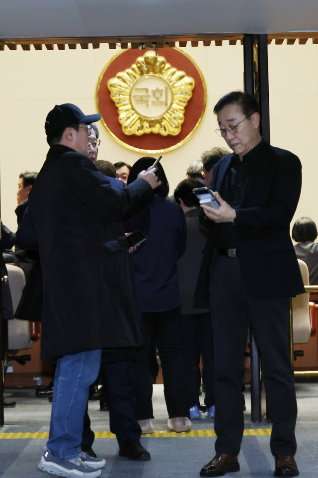 Güney Kore'de sıkıyönetim ilan edildi Güney Kore'de sıkıyönetim ilan edildi