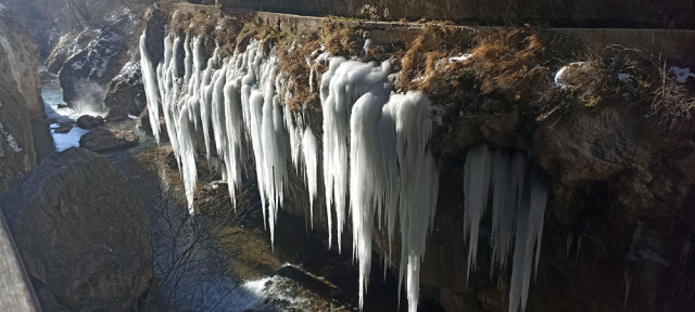 Those who saw the giant icicles in Sivas were astonished