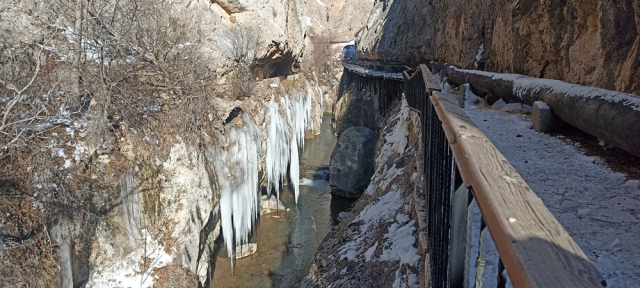 Those who saw the giant icicles in Sivas were astonished