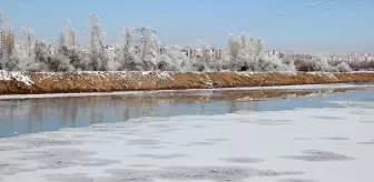 Sivas'ta Kızılırmak Nehri'nin Yüzeyi Buzla Kaplandı