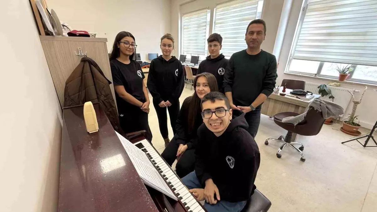 Tokat Güzel Sanatlar Lisesi'nin İlk Otizmli Öğrencisi Alperen Elibol'un Başarı Hikayesi